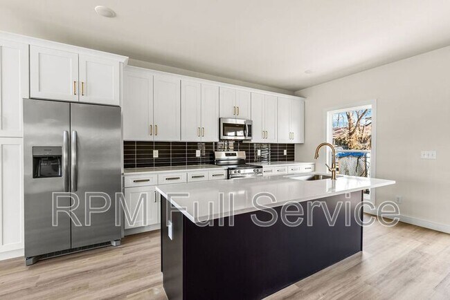 Building Photo - 2134 25th Ave N