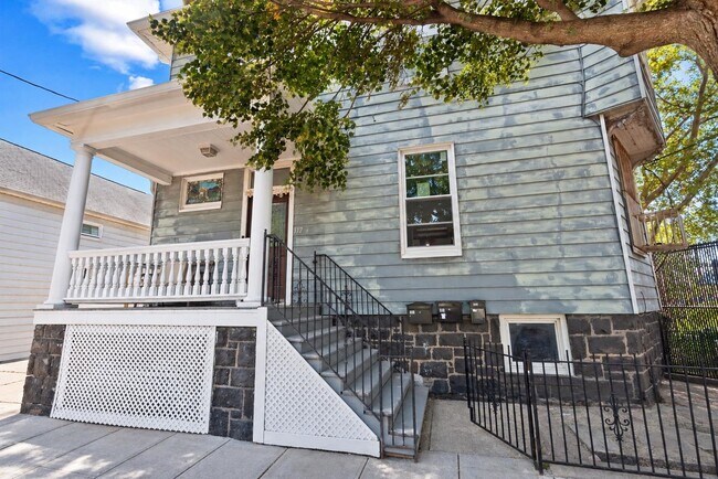 Building Photo - 315-317 33rd St