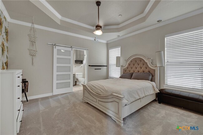 Building Photo - 9752 Trophy Oaks Dr