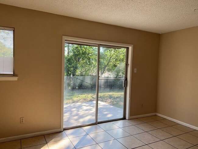 Building Photo - 1605 S FM 116