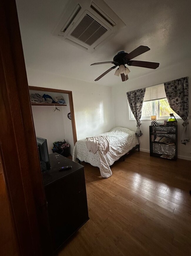 Building Photo - Furnished 3 Bedroom / 2 Bath Home