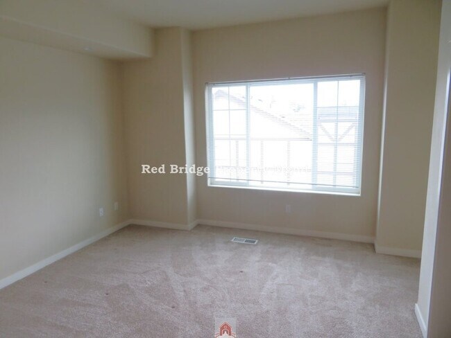 Building Photo - 28500 SW Villebois Dr N