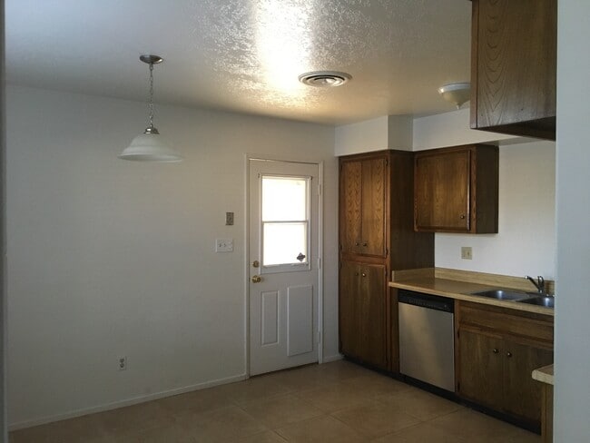 Building Photo - House