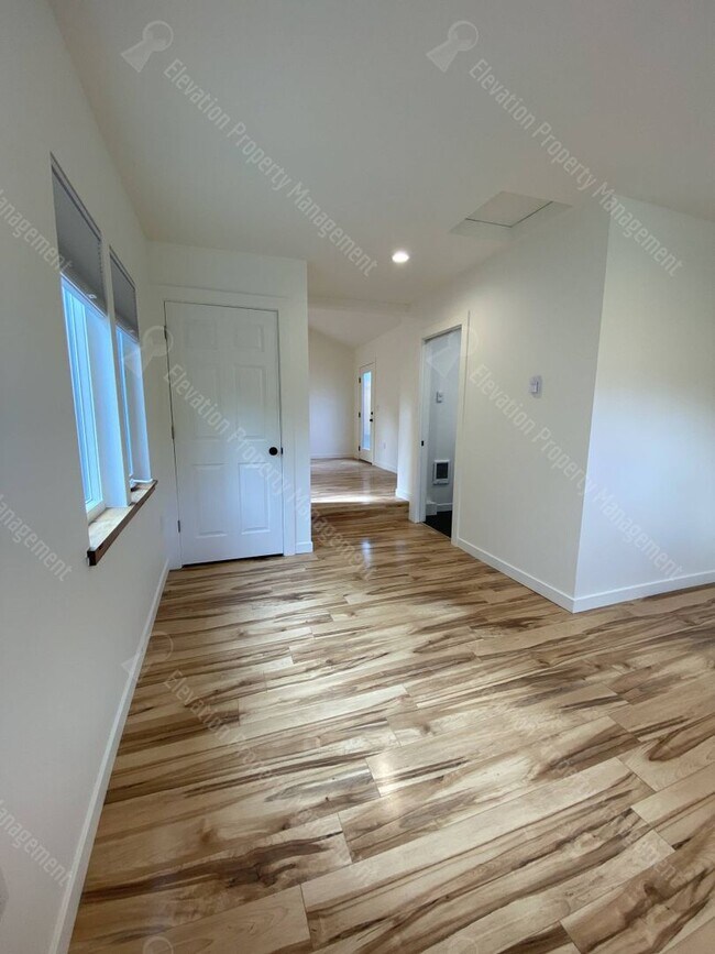 Building Photo - Cute newer built ADU near Downtown Bend