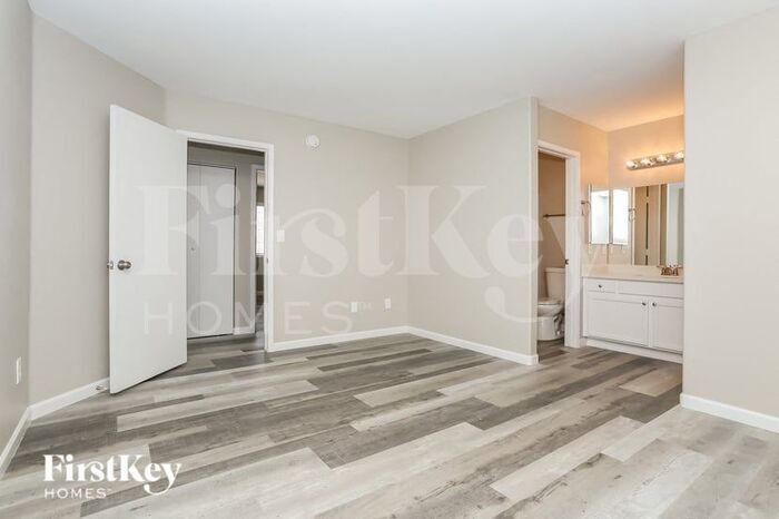Building Photo - 3309 Idaho Springs St