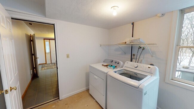 Building Photo - 95 Pleasant St