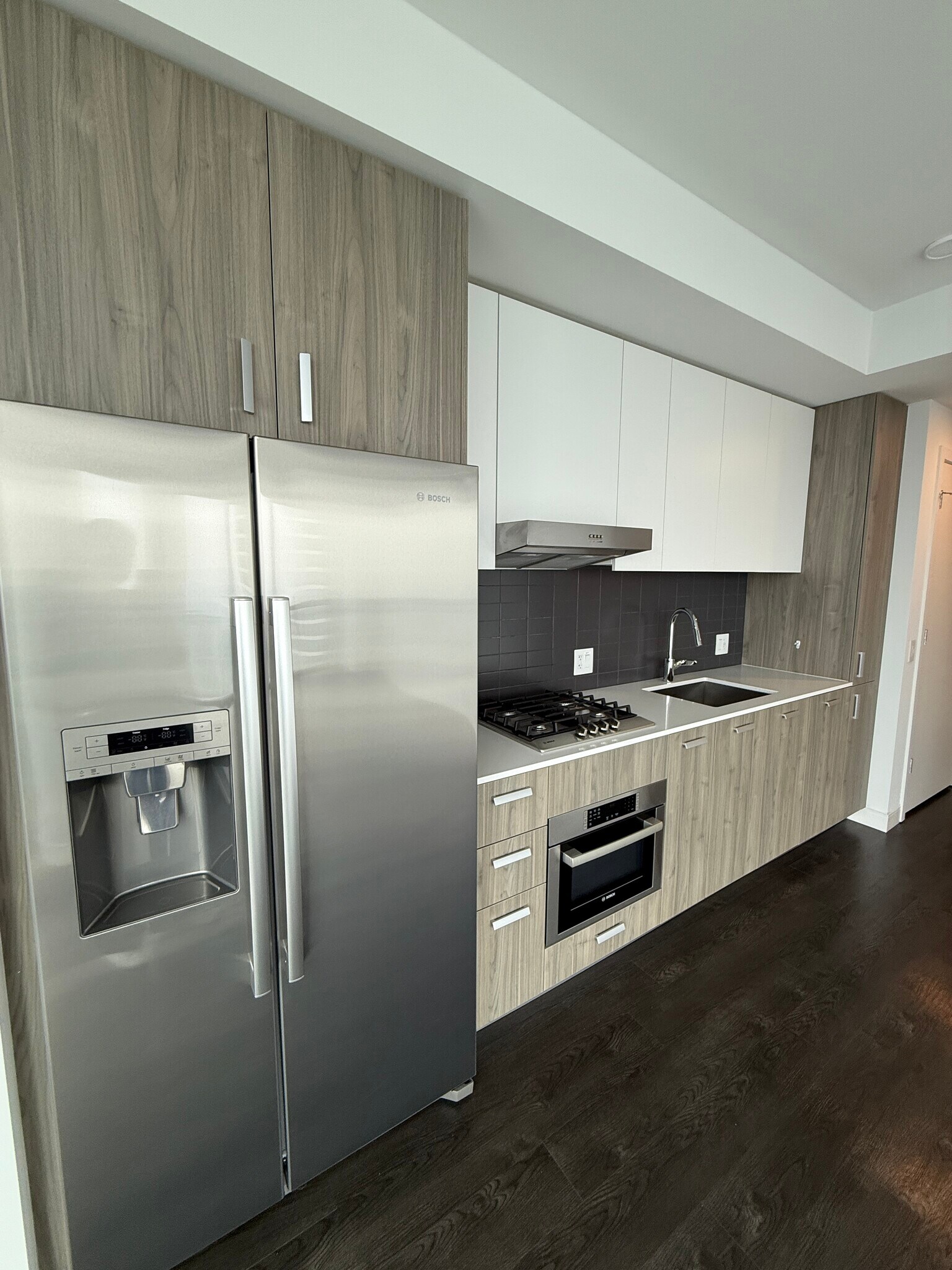 Building Photo - 450 E Waterside Dr