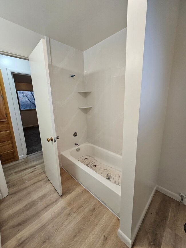 Building Photo - Remodeled 3-Bedroom Home in Orem