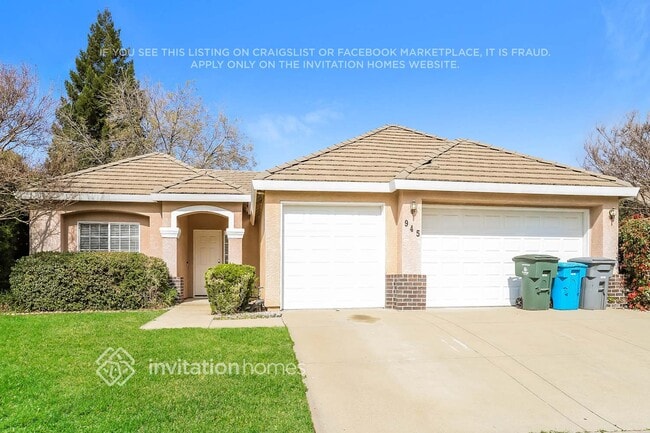 Building Photo - 945 Skyline Dr