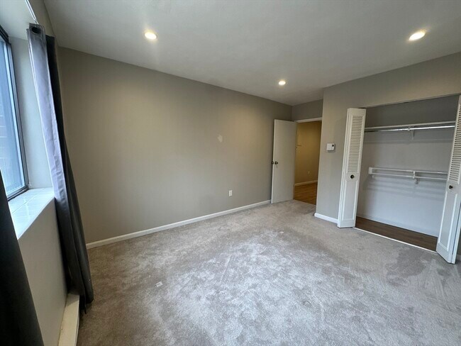 Building Photo - 67 Milliken Ave