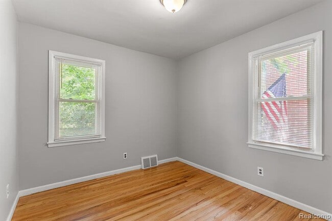 Building Photo - Cozy & Modern: 2-Bed Brick Home with Garage & Finished Basement