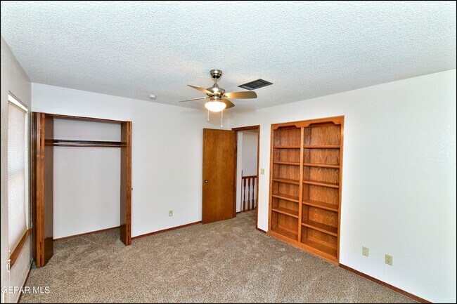Building Photo - 529 Castlerock Ln