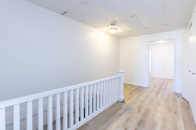 Building Photo - 742 E Warrington Ave