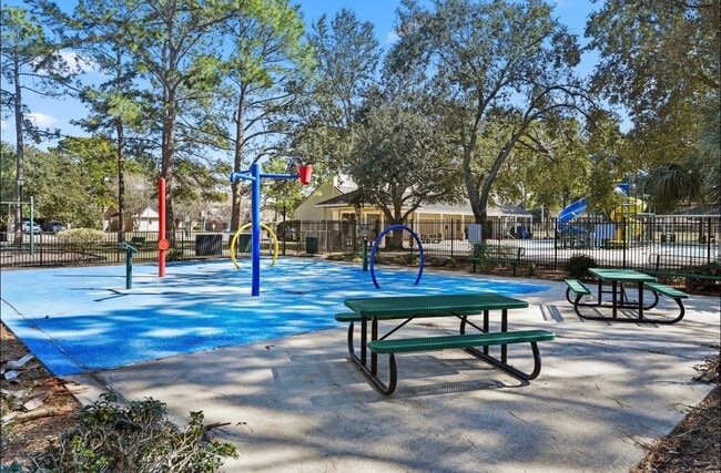 Building Photo - 16906 Scenic Lakes Way