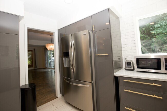 Building Photo - "3-Bedroom Home on Fox Hunt Lane in Southern Pines – Cozy Living Awaits!"