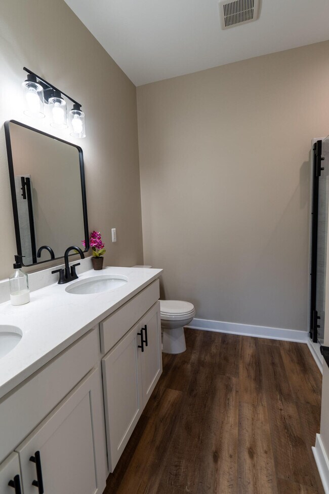 Building Photo - 8456 Oak Shade Cir