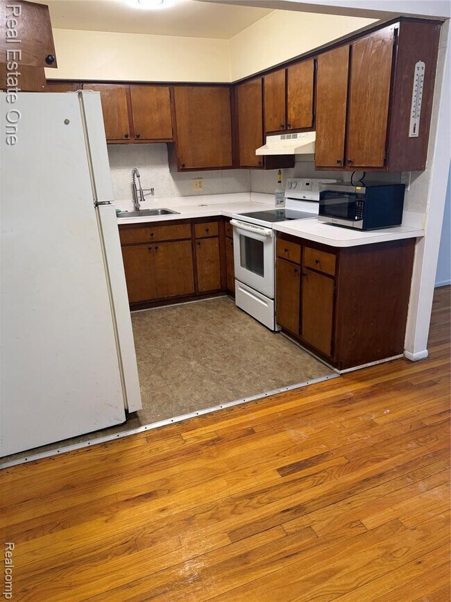 Building Photo - 25835 Lahser Rd