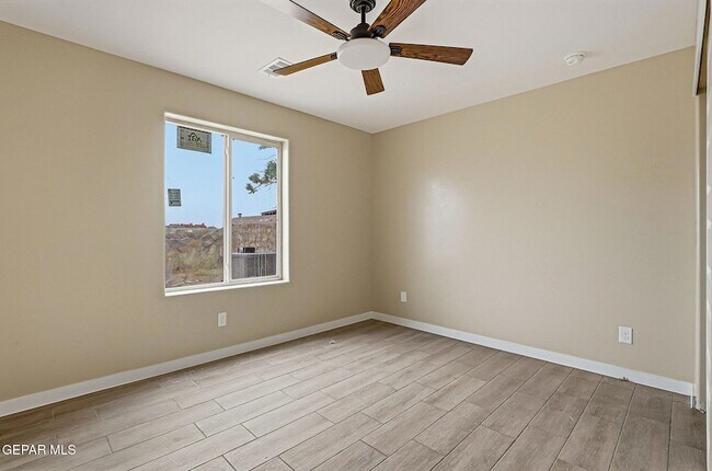 Building Photo - 6002 1/2 Pam McCall Drive Unit 5