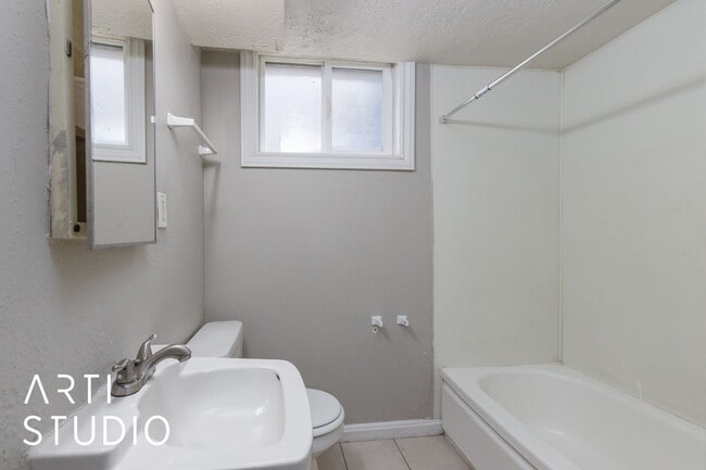 Building Photo - 28th Duplex