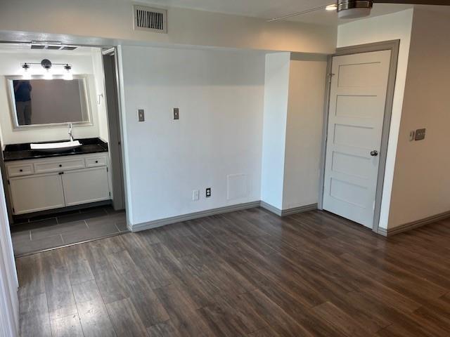 Building Photo - 2800 Douglas Ave