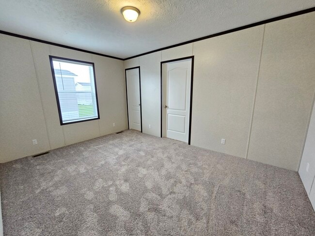 Building Photo - 46000 Geddes Rd