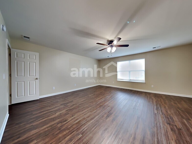 Building Photo - 195 Meadow Wood Rd