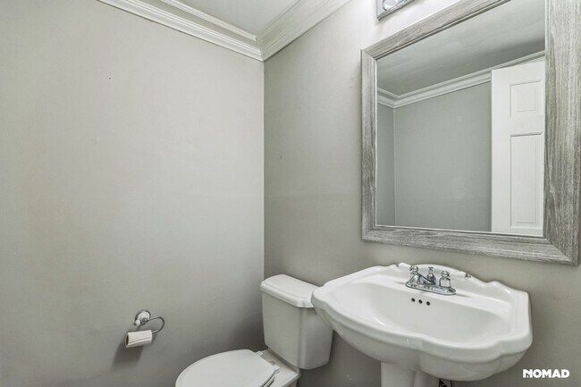Building Photo - Spacious 5BR House in Marietta