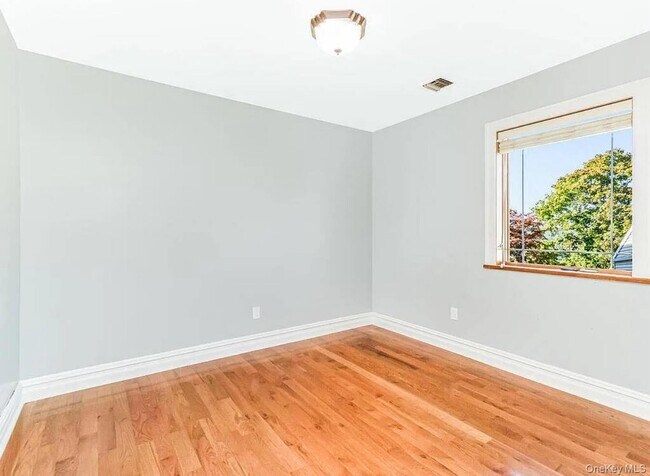 Building Photo - 113 Maple Pl