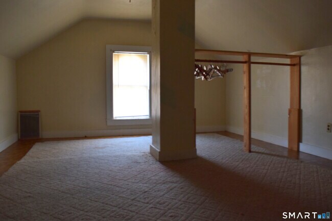 Building Photo - 13 Pleasant St