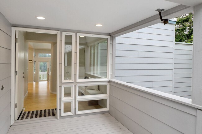 Building Photo - 213 Sea Pines Ln