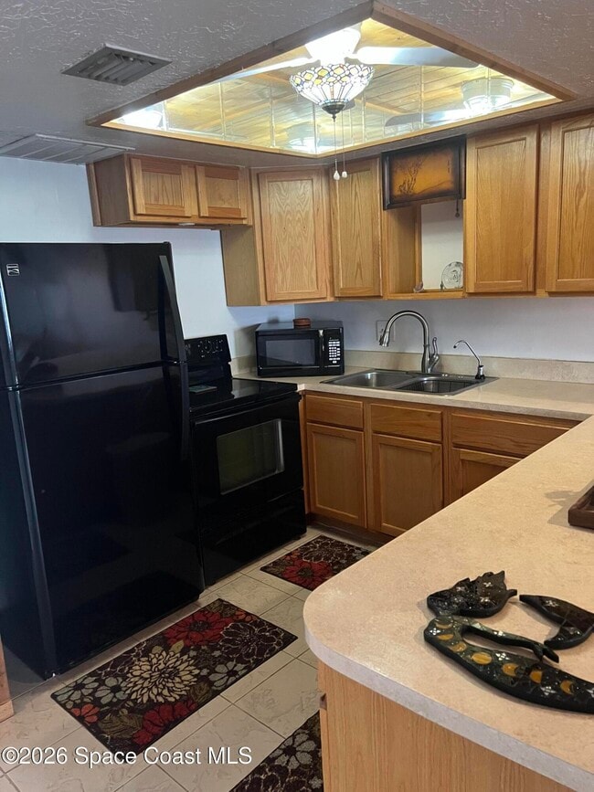 Building Photo - 8154 Ridgewood Ave