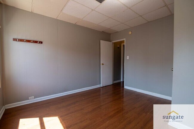 Building Photo - 1210 Sargeant St