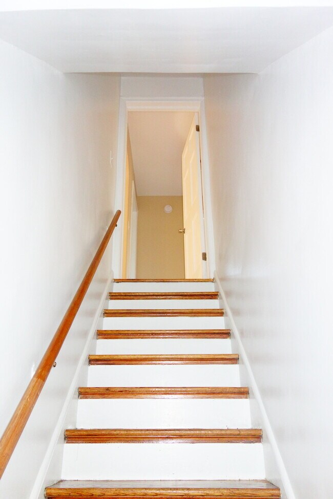 Building Photo - 8007 Garland Ave