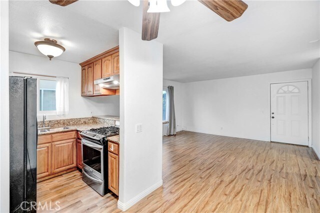 Building Photo - 1637 E 5th St