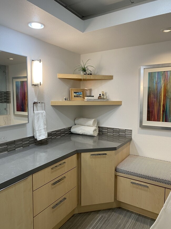 Building Photo - 877 Island Ave