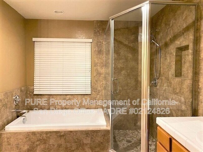 Building Photo - 1073 Princess Kyra Pl