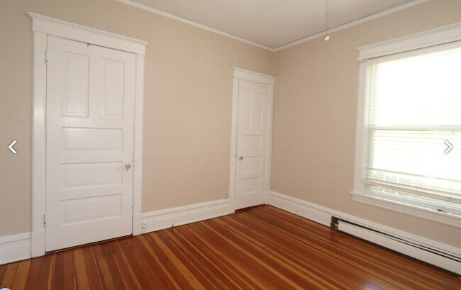 Building Photo - 916 Pleasant St