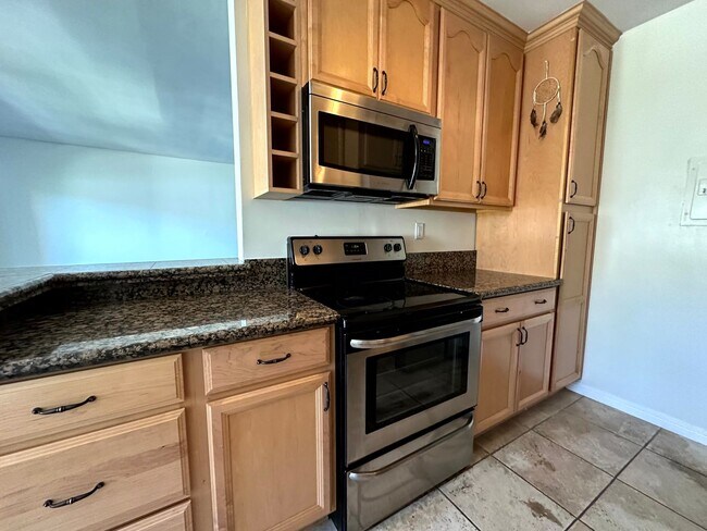 Building Photo - ***MOVE-IN SPECIAL 2 WEEKS FREE RENT***Spacious Upper level 1 bed -1 bath with parking and pool i...