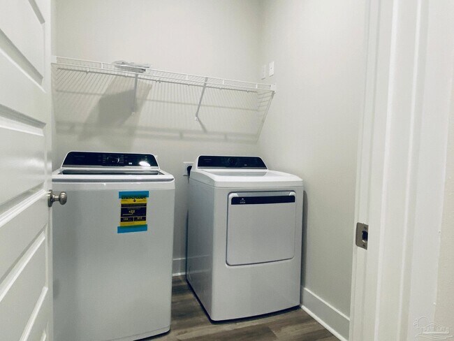 Building Photo - 9896 Starling Dr