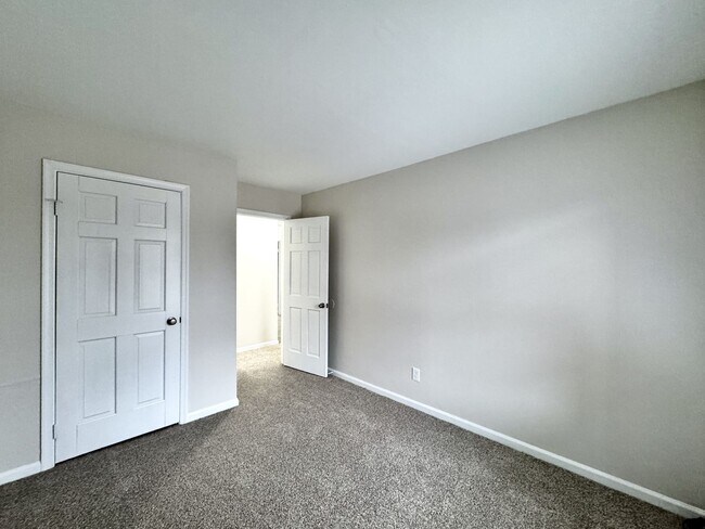 Building Photo - READY NOW!! Completely Updated 3-Bedroom Townhome in Kempsville Lake! Fenced Backyard - Pet Frien...