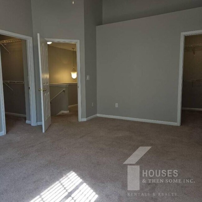 Building Photo - 211 Nimbus Ct
