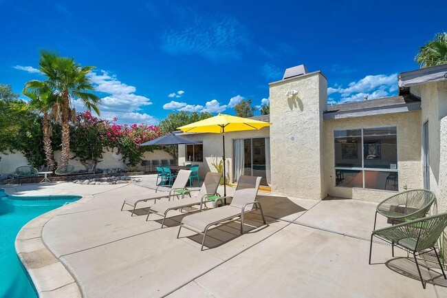 Building Photo - 864 S Mountain View Dr
