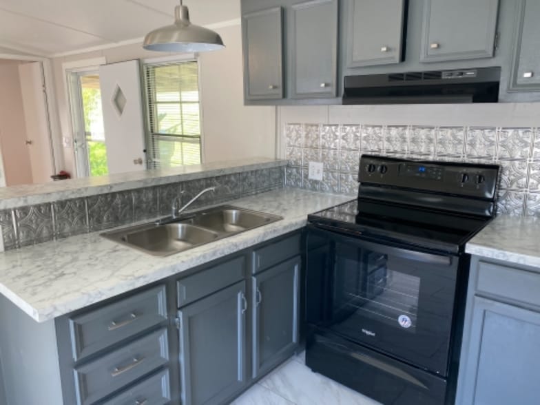 Building Photo - 833 Lovell Rd