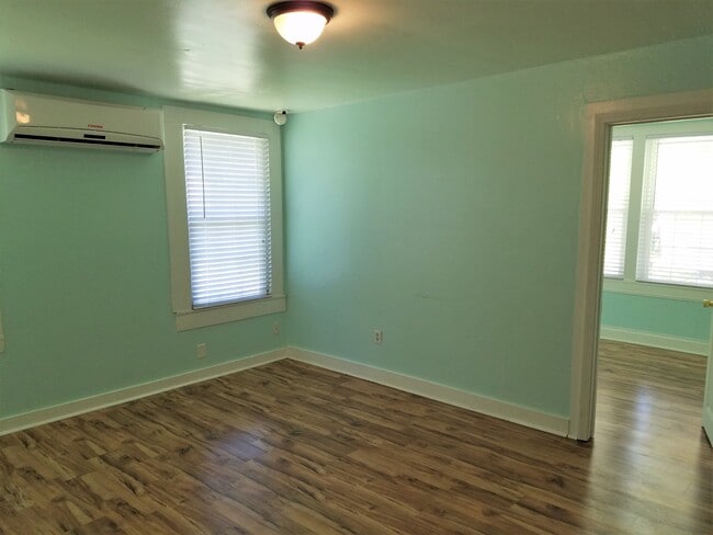 Living room to bedrm - 104 N Olive St