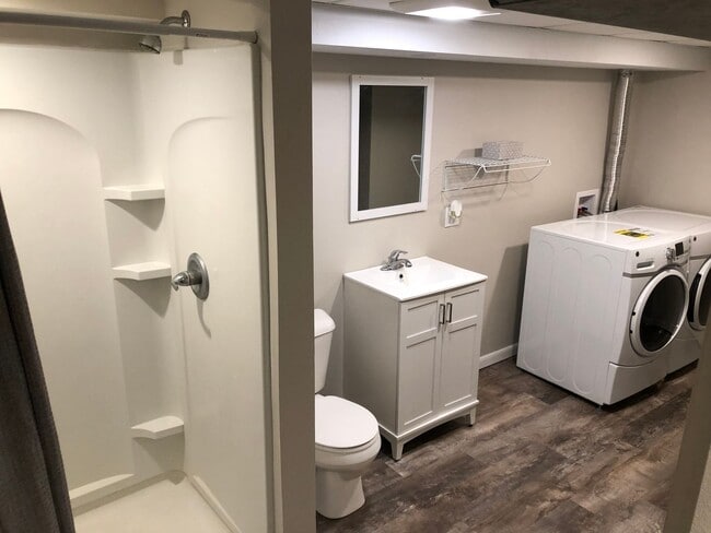 Building Photo - Updated throughout with new master suite!