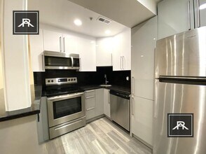 Building Photo - 3 bedroom in Brookline MA 02445