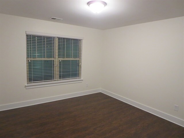 Building Photo - 1080 Adams Haven Bend