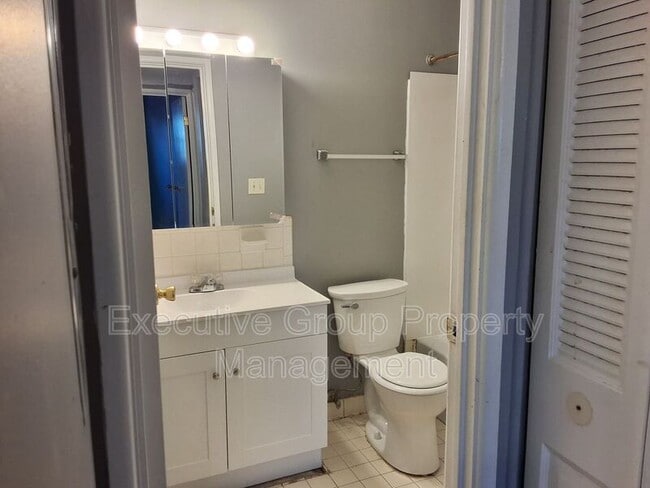 Building Photo - 345 Elmwood Dr