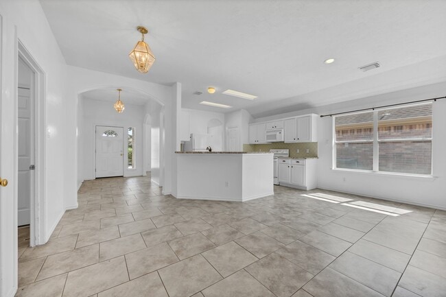 Building Photo - 12210 Woody Hollow Dr