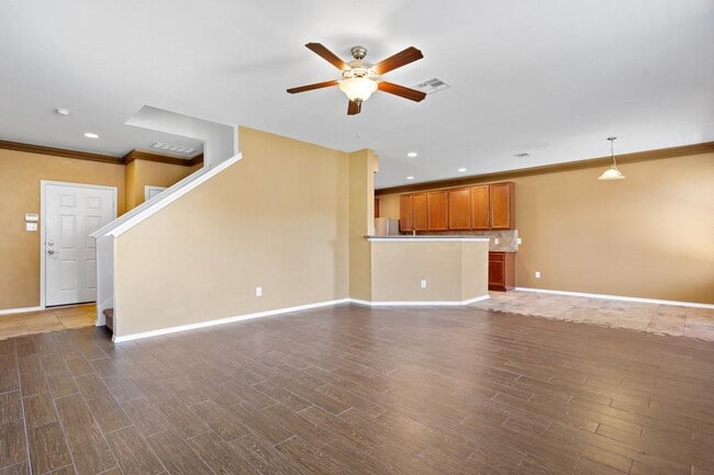 Building Photo - 2302 McCook Dr